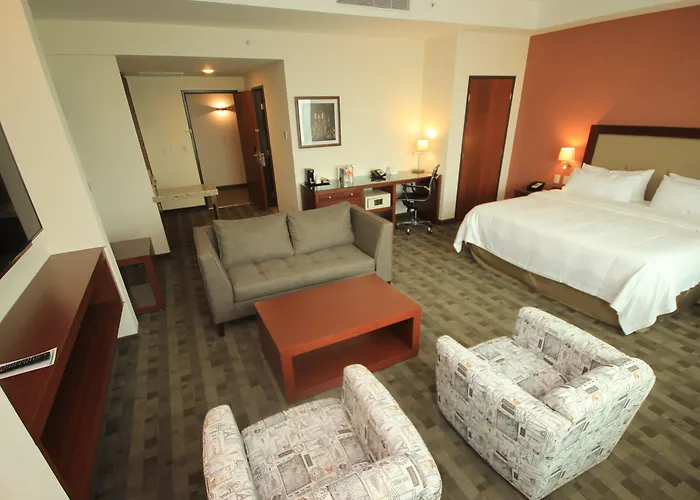 Holiday Inn & Suites Plaza Mayor By Ihg